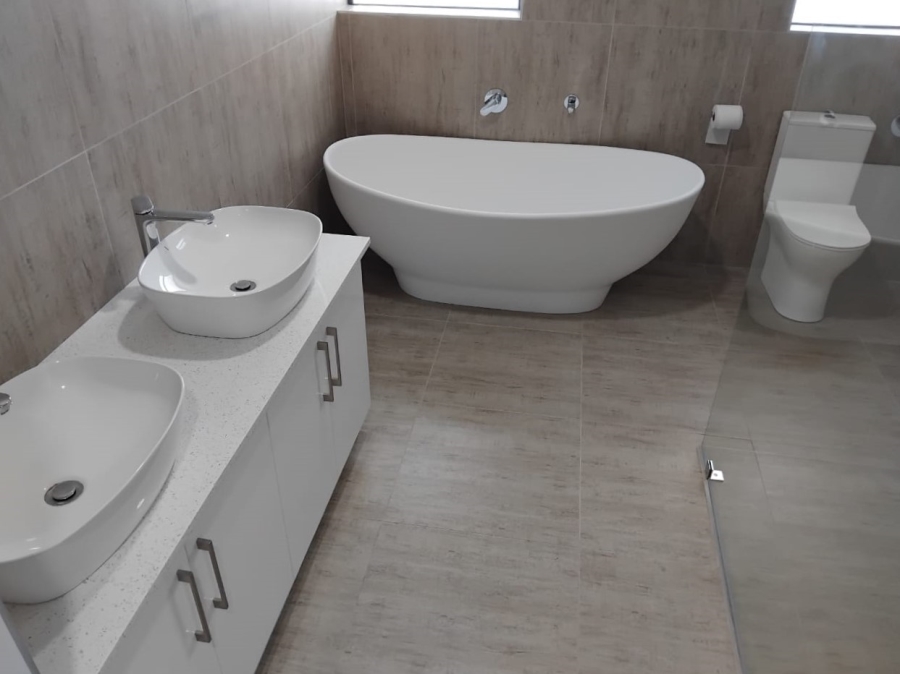 4 Bedroom Property for Sale in Wavecrest Eastern Cape